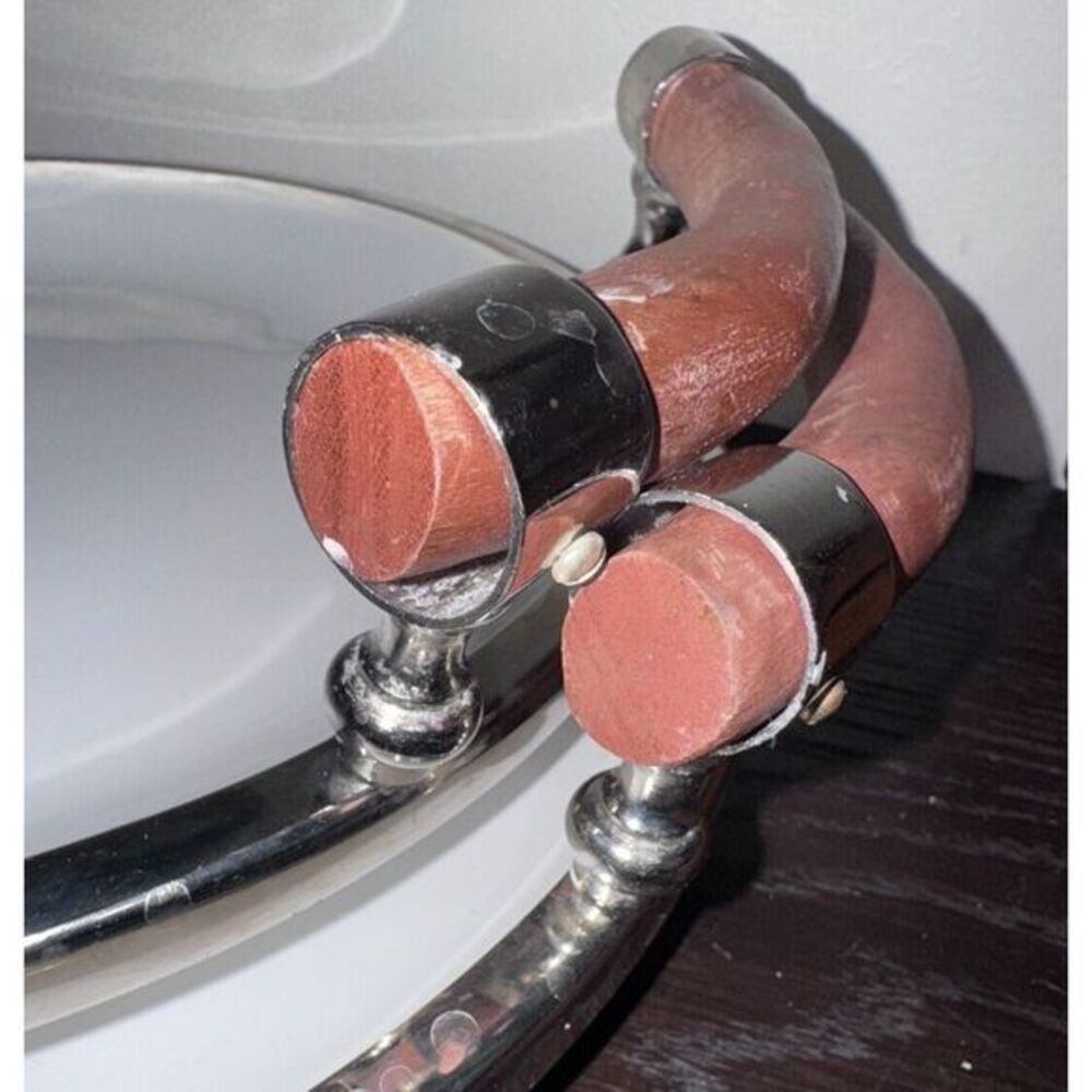 Set Of‎ Two White Ceramic Salad Trys With Wooden Handles And Chrome Rims. - Picture 8 of 14